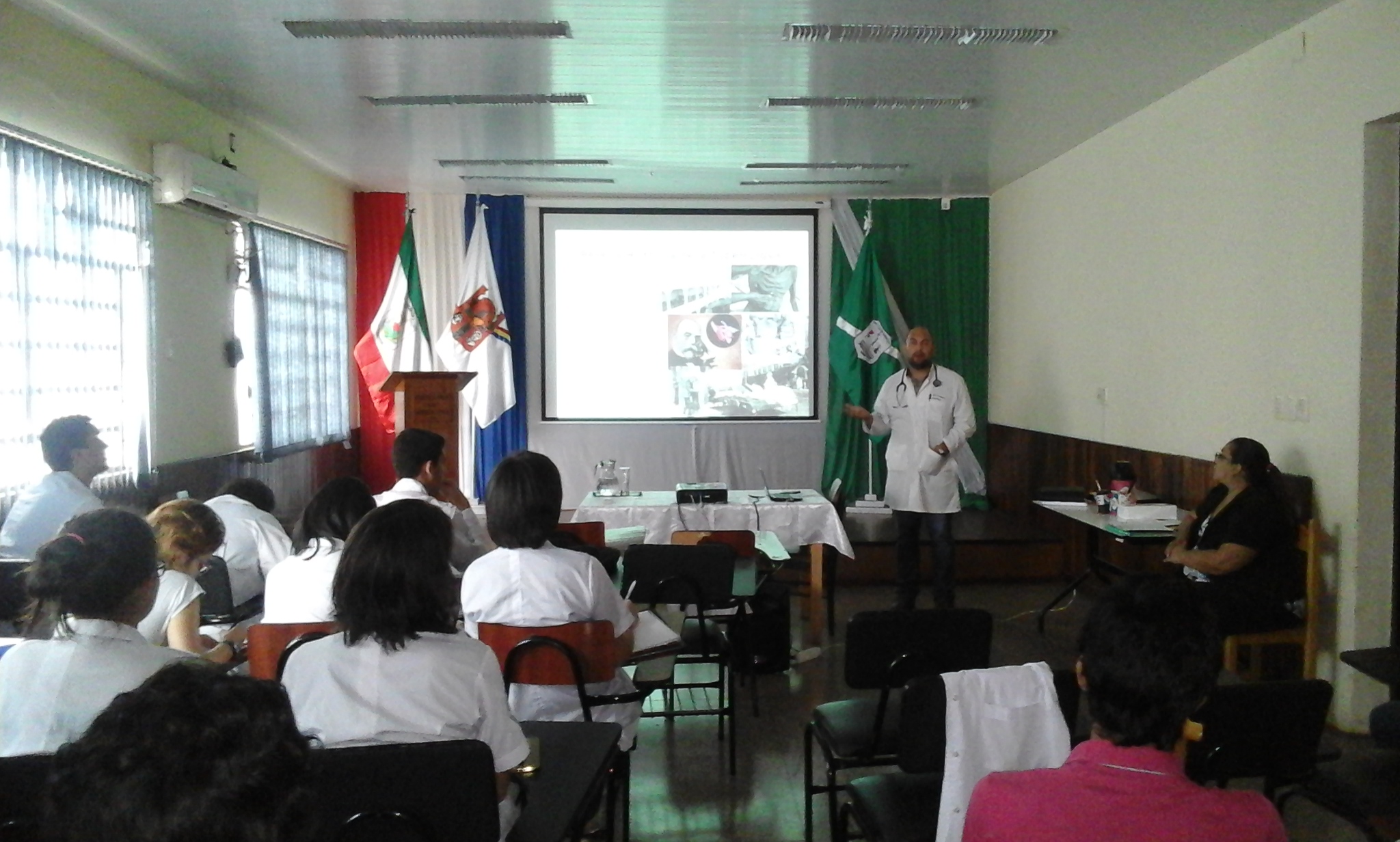 Capacitan a Estudiantes de Primer Curso Para Trabajo de Extensión sobre Tuberculosis