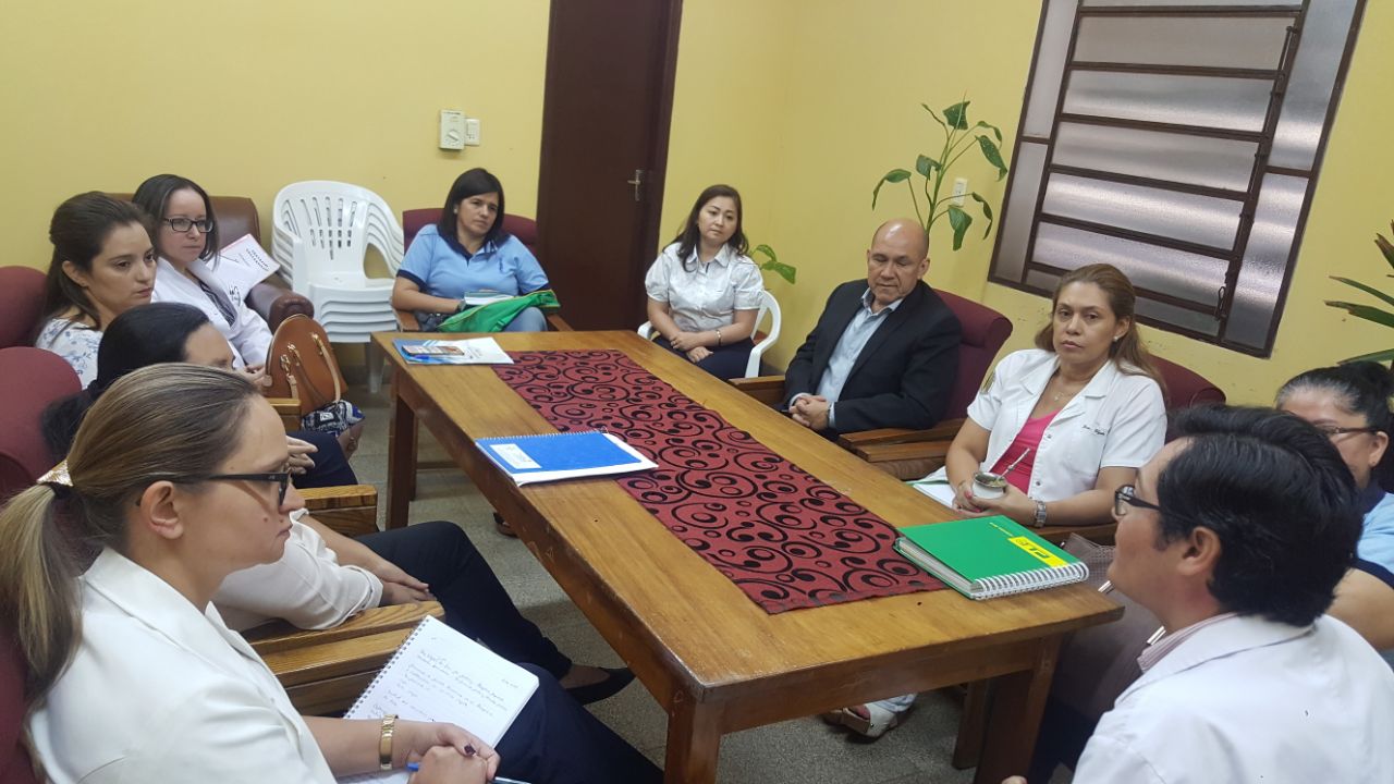 Reunión entre la Facultad de Medicina UNI y el HRE