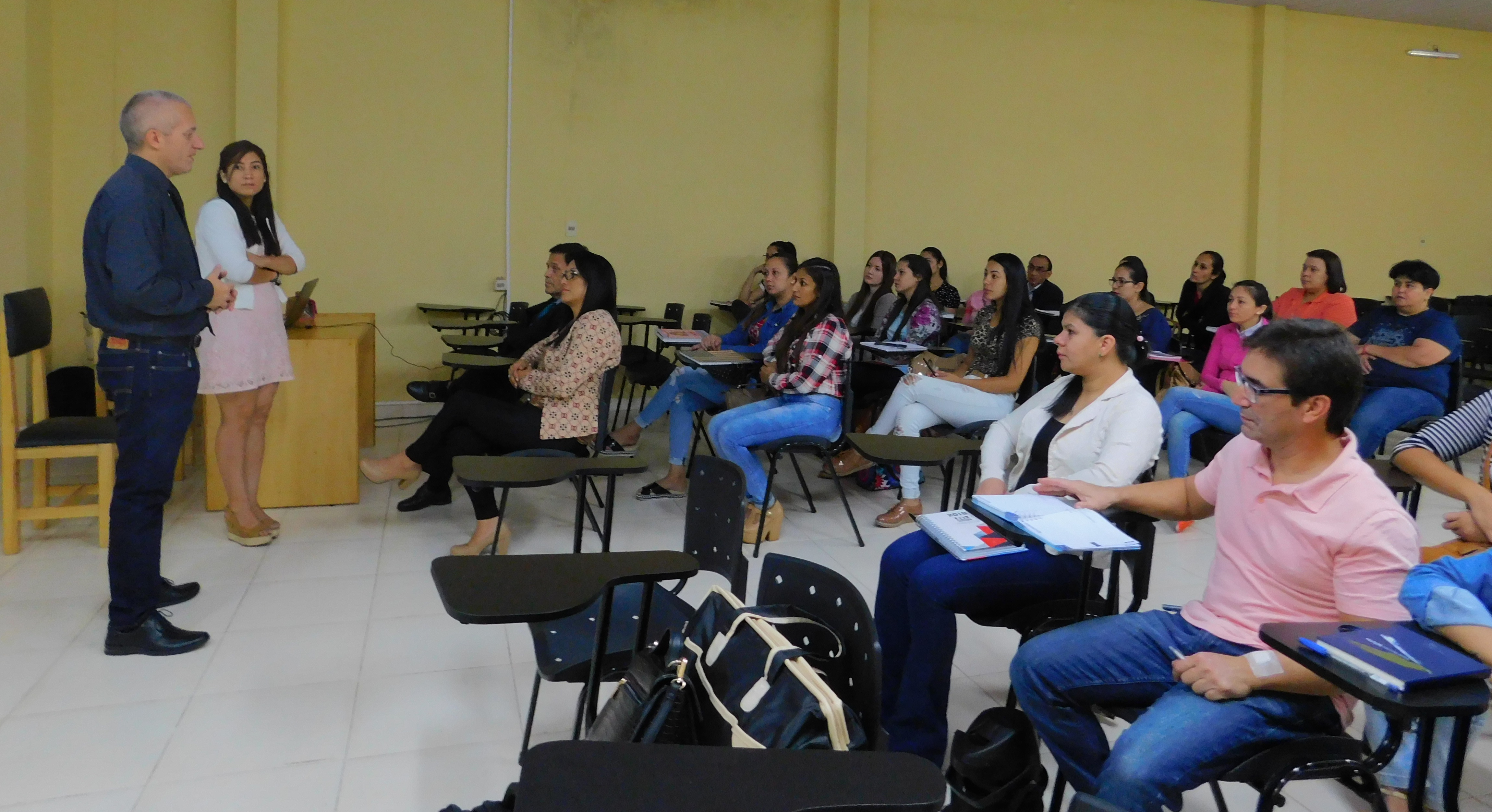 Medicina UNI capacita en Enfermería Oncológica