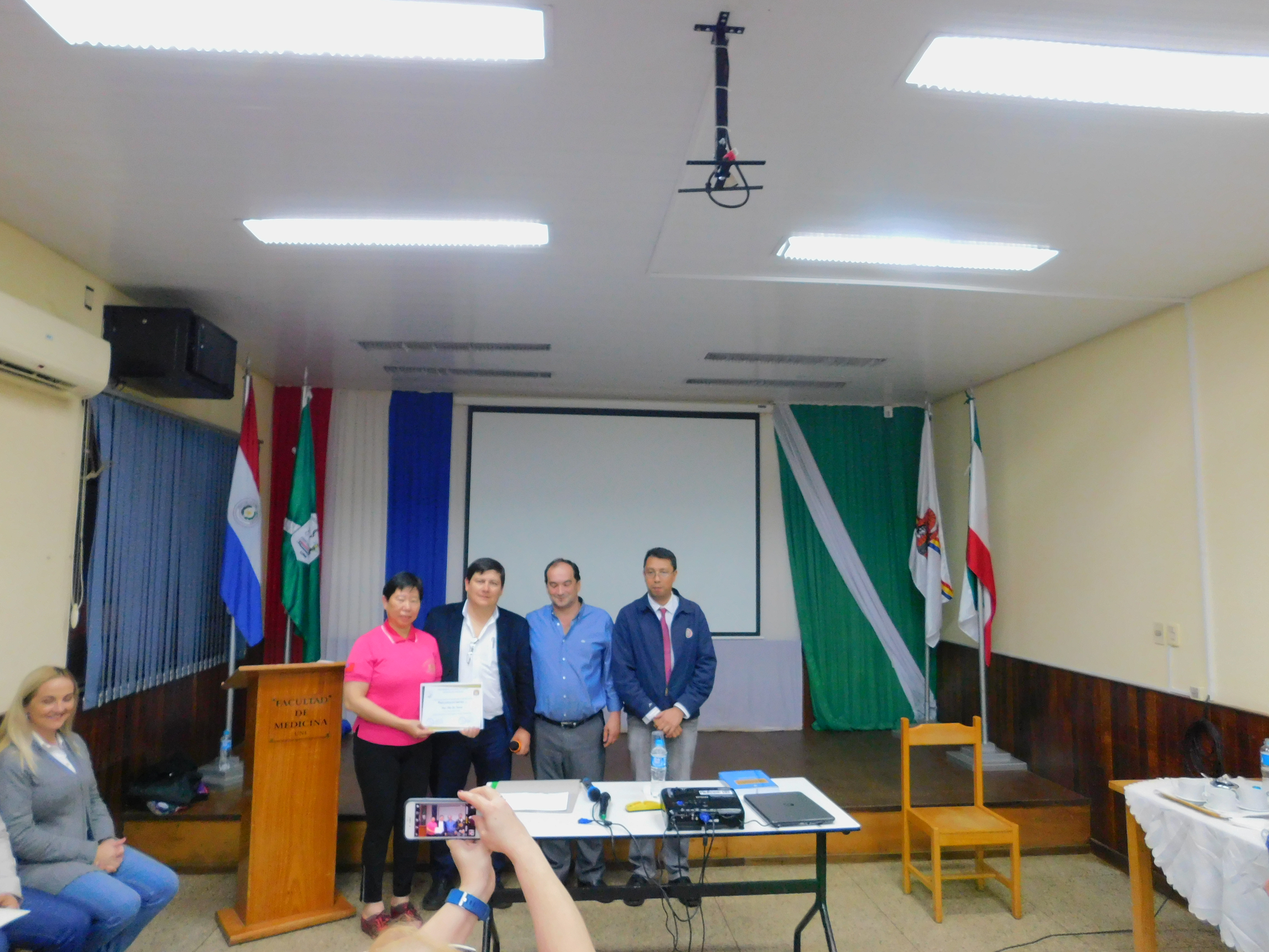 Visita a Medicina UNI del Colegio Internacional de Cirujanos