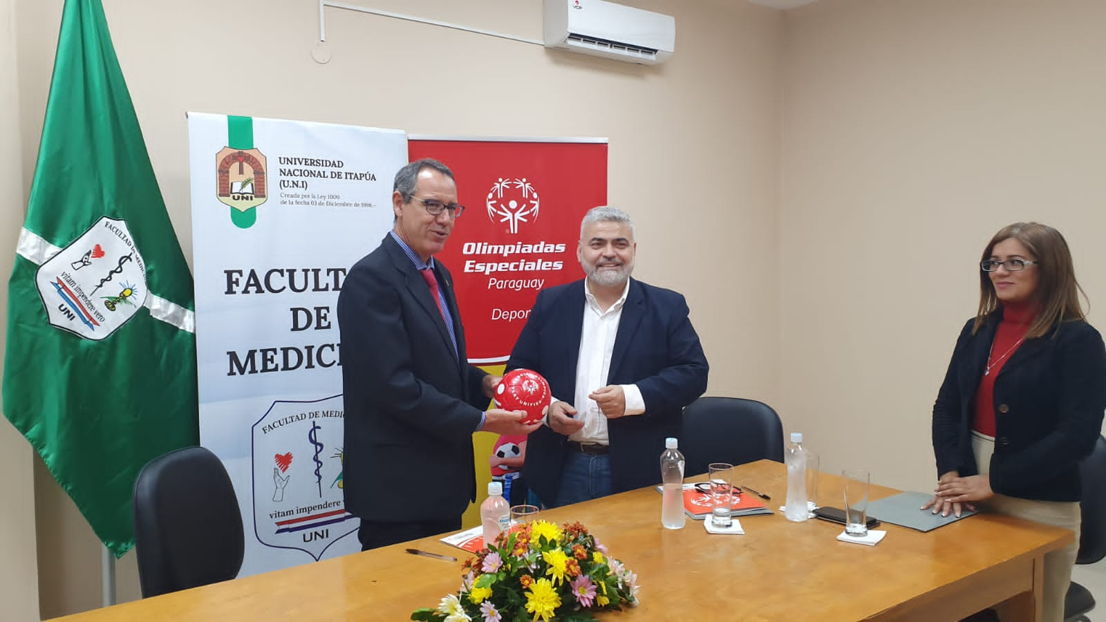 Firma de Convenio Marco entre Medicina UNI y Olimpiadas Especiales del Paraguay