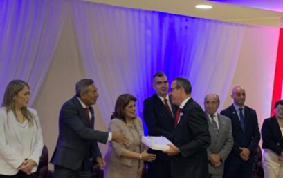 Medicina UNI recibe cuatro Certificados de Acreditación de la ANEAES