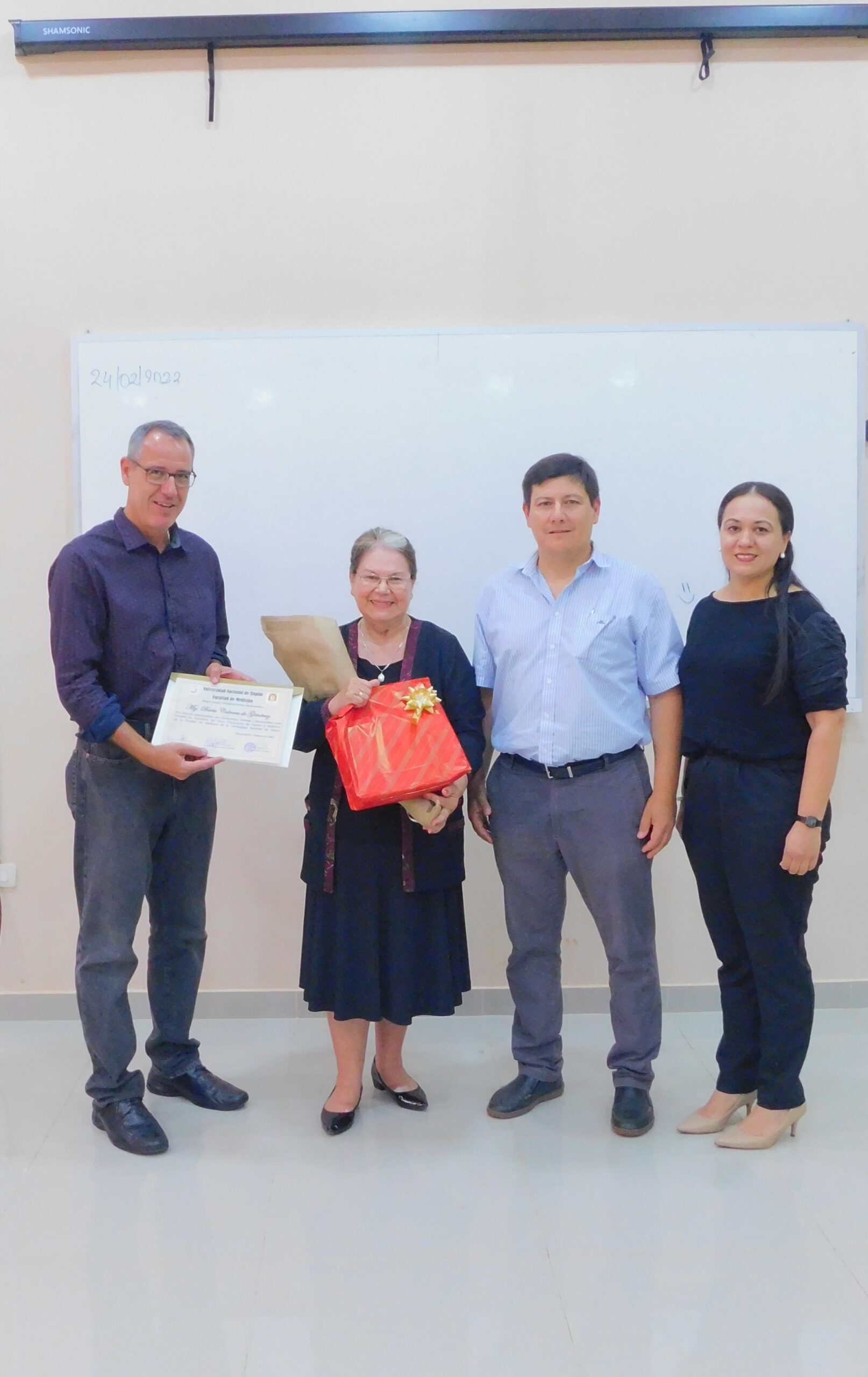 Reconocimiento y Gratitud a la Msc. Berta Cabrera en su último día de clases en Medicina UNI