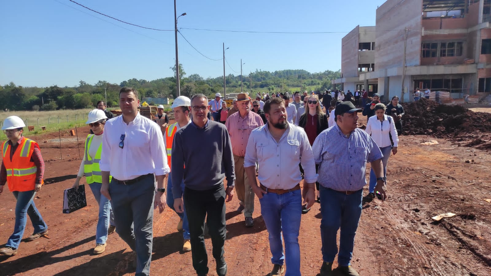 EL DECANO DE LA FACULTAD DE MEDICINA, PARTICIPÓ EN LA VISITA AL GRAN HOSPITAL DEL SUR