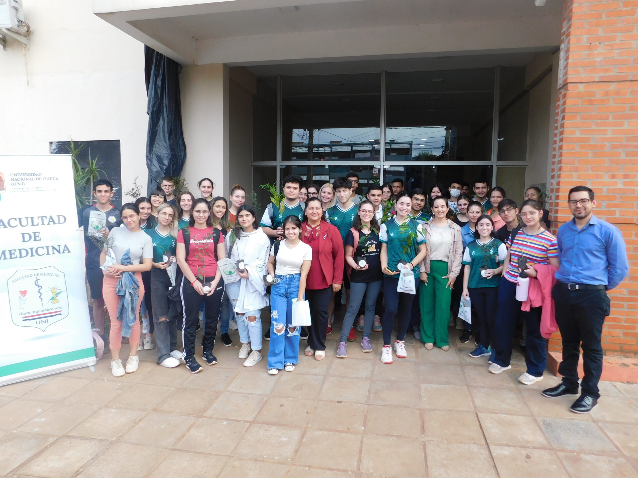 Facultad de Medicina UNI Celebra el Día Nacional del Árbol con la Iniciativa ‘Medicina Verde