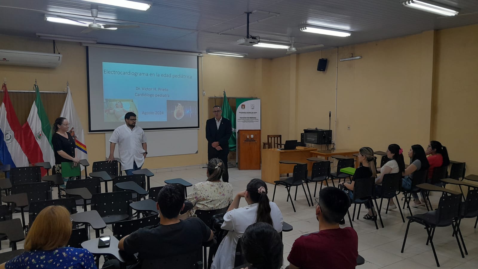 La Facultad de Medicina UNI impulsa la educación continua con una charla sobre salud infantil