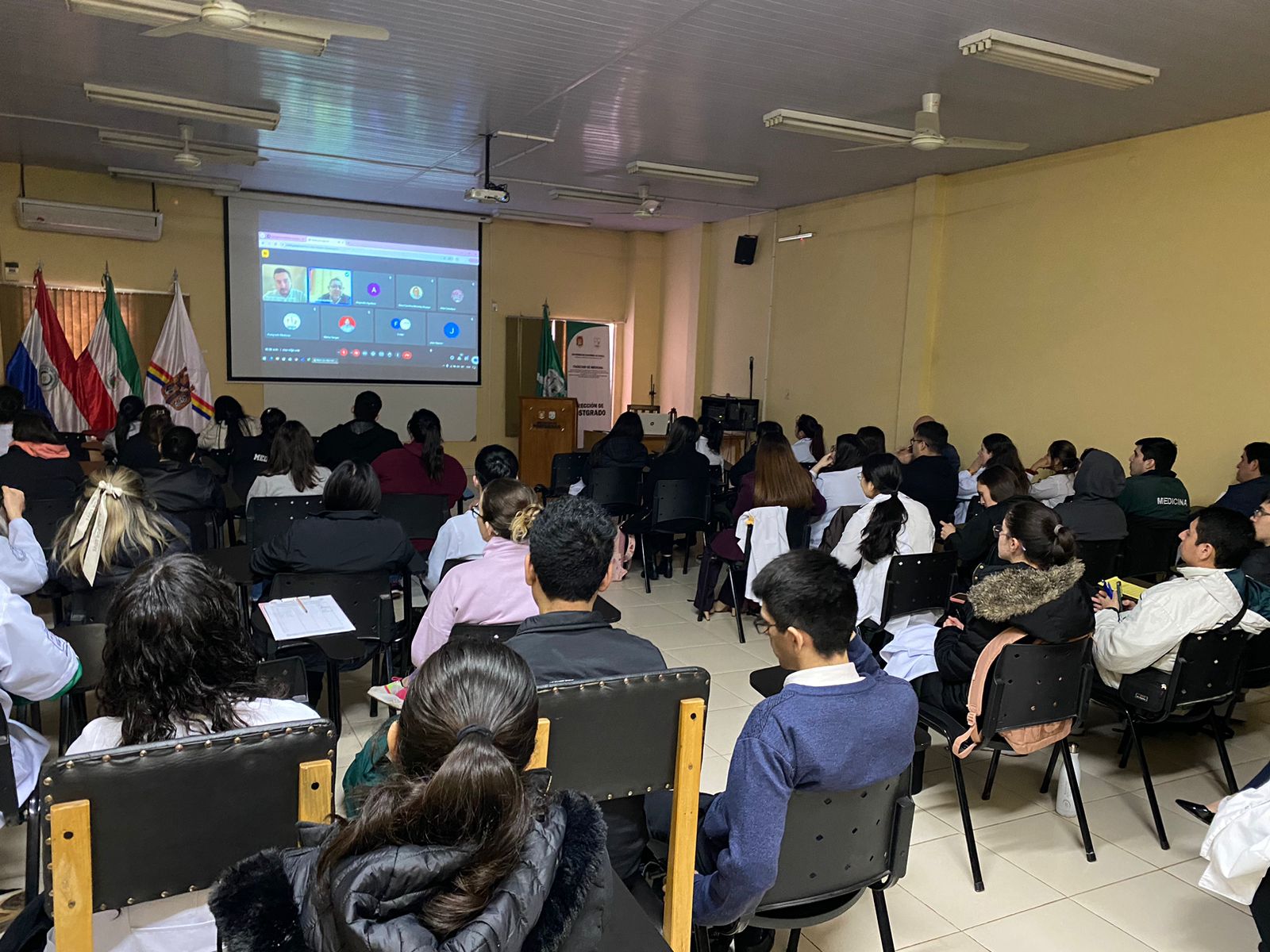 Charla sobre Inteligencia Artificial e Investigación en Cirugía en la Facultad de Medicina UNI