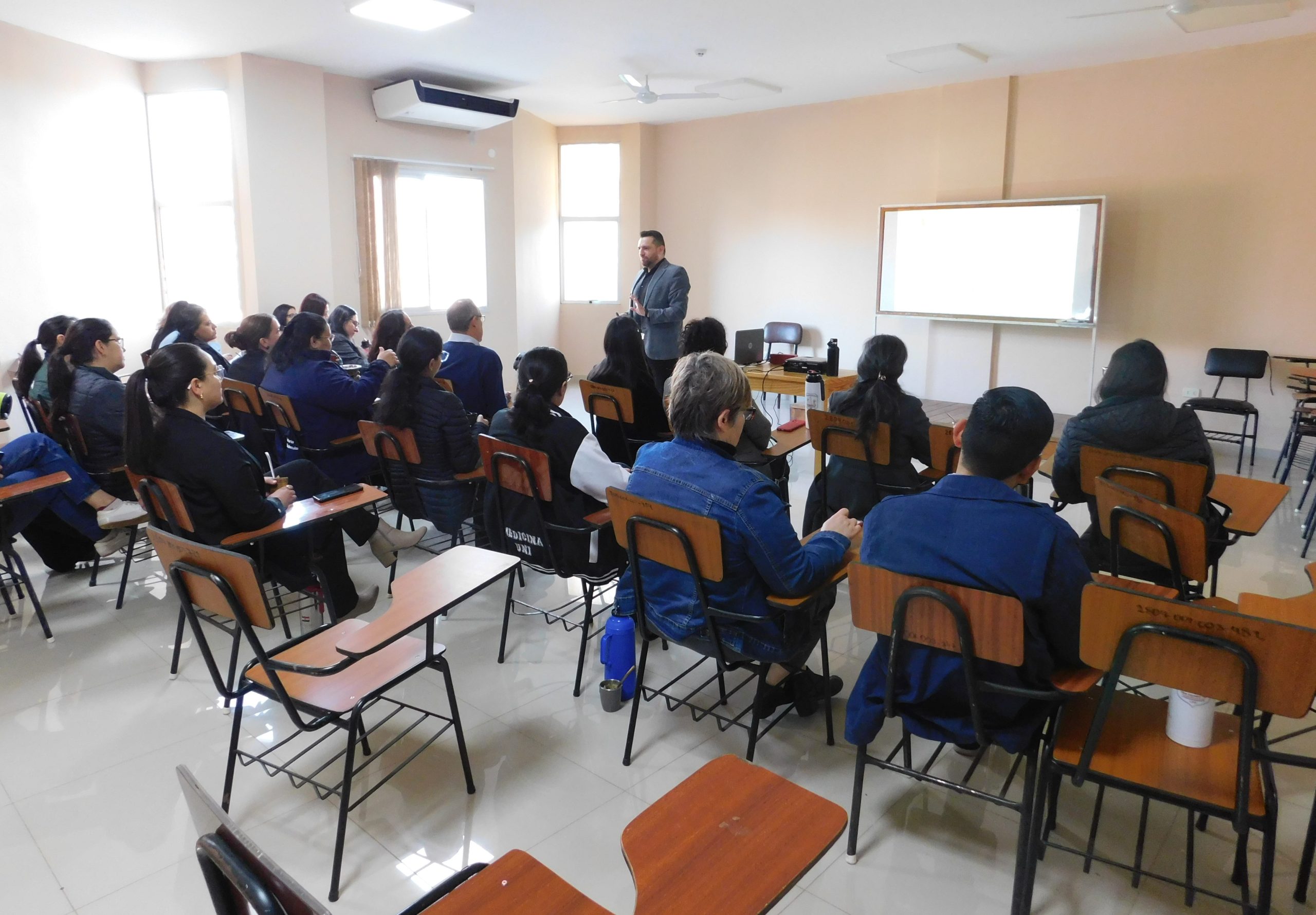 Capacitación sobre «Inteligencia y Emoción» para Funcionarios de la Facultad de Medicina