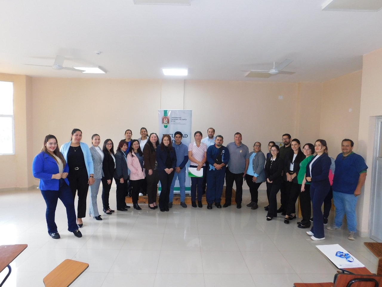Capacitación en Salubridad en la zona de trabajo y Primeros Auxilios en la Facultad de Medicina Capacitación en Salubridad en la zona de trabajo y Primeros Auxilios en la Facultad de Medicina