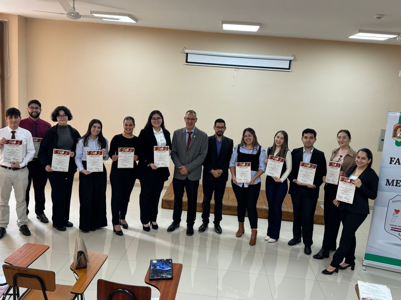 Reconocimiento al Centro de Estudiantes de Medicina por su Destacada Labor en el II Congreso de Salud Pública y Liderazgo