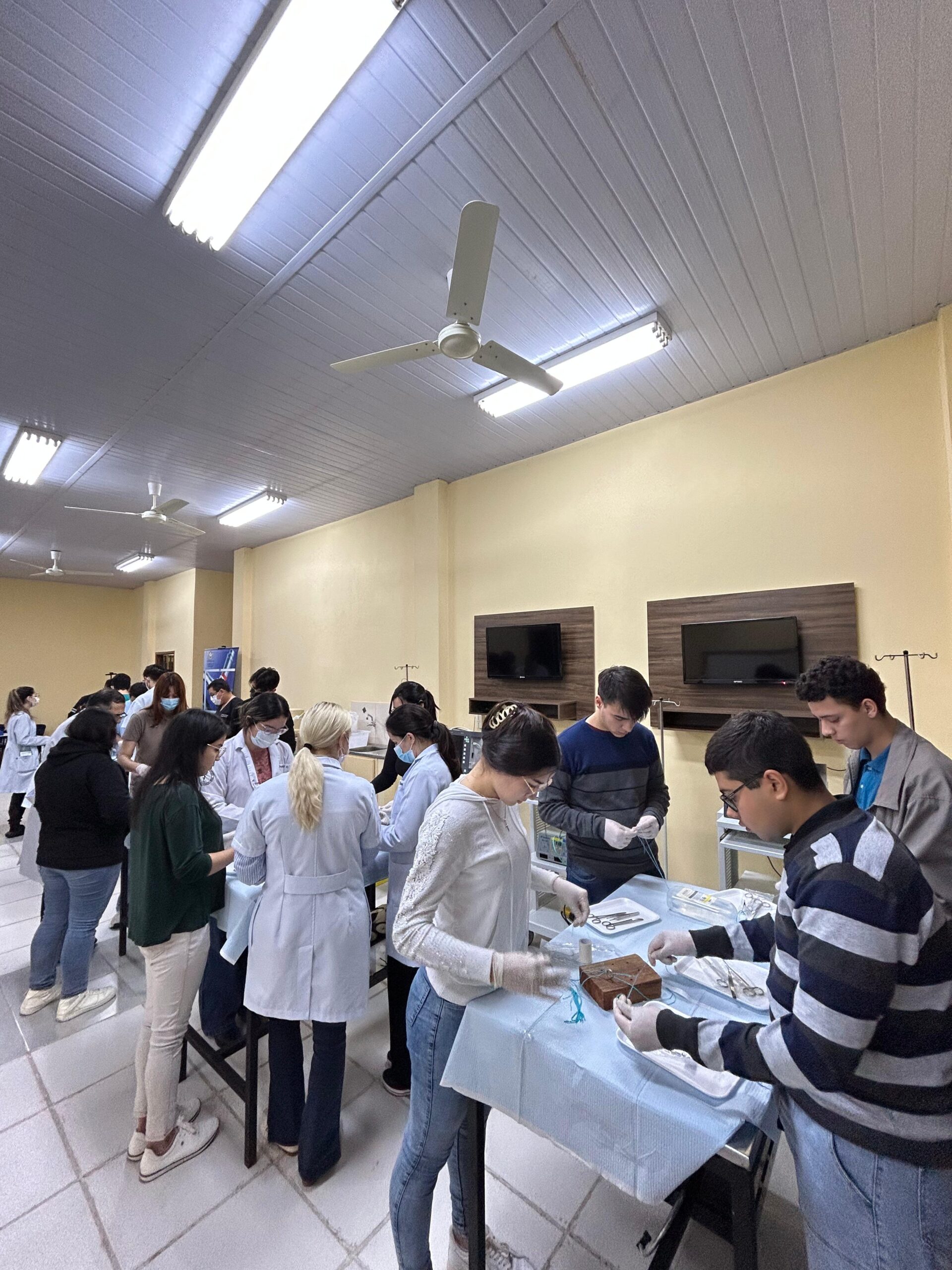 Curso de Nudos y Suturas en el CECILA Reunió a Estudiantes y Profesionales de la Salud Curso de Nudos y Suturas en el CECILA Reunió a Estudiantes y Profesionales de la Salud