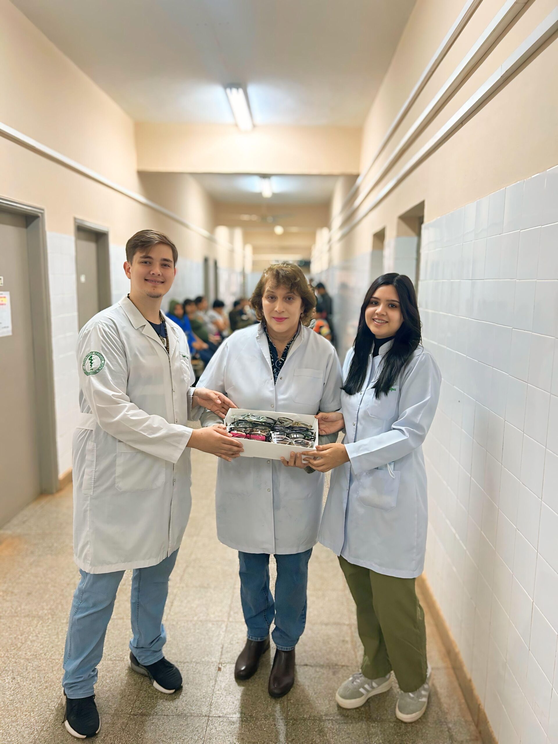 Estudiantes y docentes de Medicina impulsan proyecto solidario «Para ver mejor» Estudiantes y docentes de Medicina impulsan proyecto solidario «Para ver mejor»