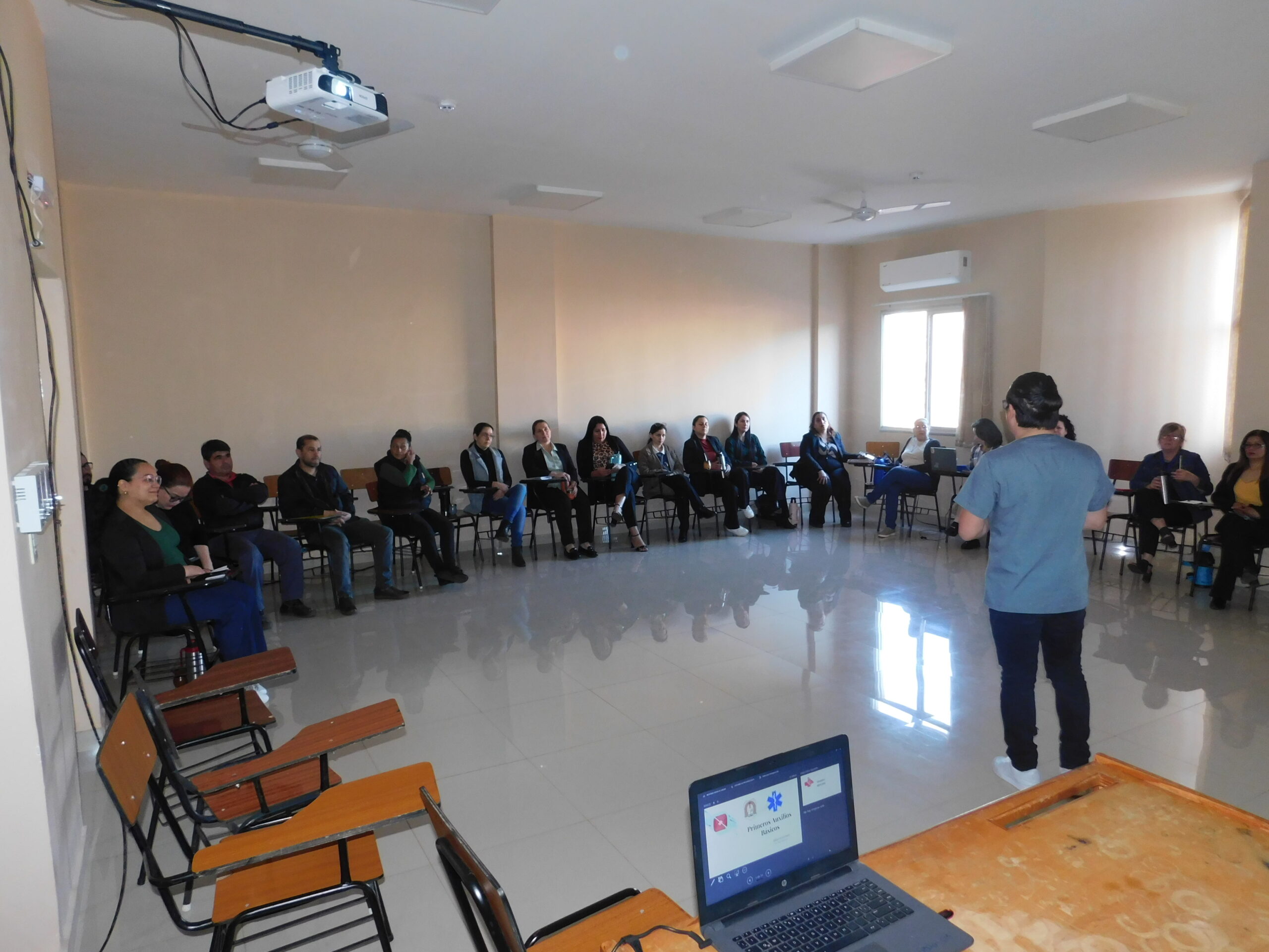 Capacitación sobre Primeros Auxilios Básicos para funcionarios en la Facultad de Medicina UNI Capacitación sobre Primeros Auxilios Básicos para funcionarios en la Facultad de Medicina UNI