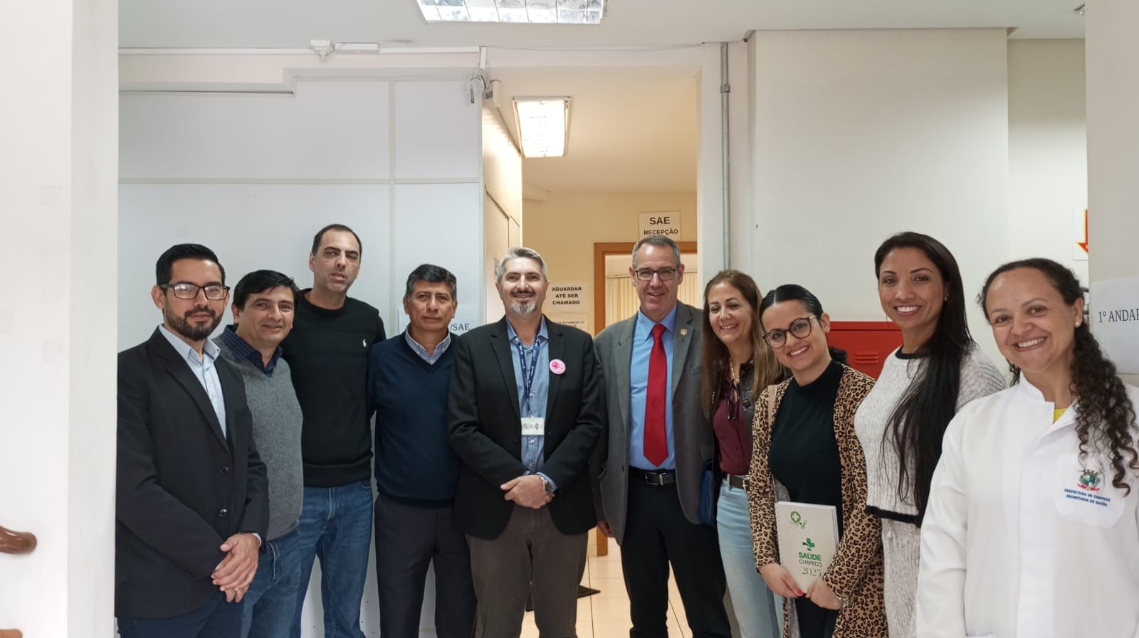 Decano de la Facultad de Medicina fortalece lazos internacionales en visita a centros de salud de Chapecó