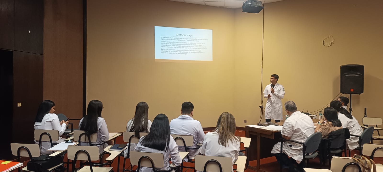 Defensas de trabajos finales de investigación de los residentes de diversas especialidades de la Facultad de Medicina