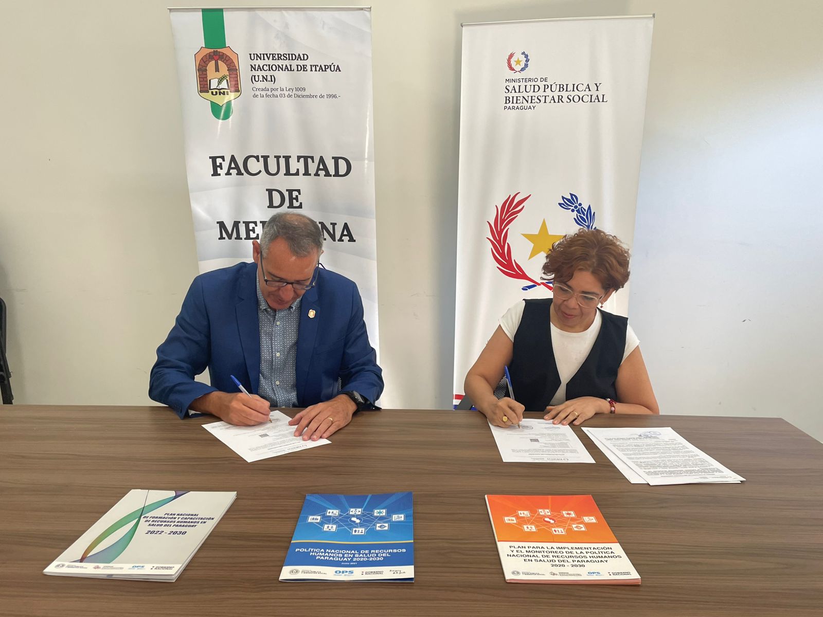 Facultad de Medicina firma convenio con el MSPyBS para la regulación de programas de postgrado