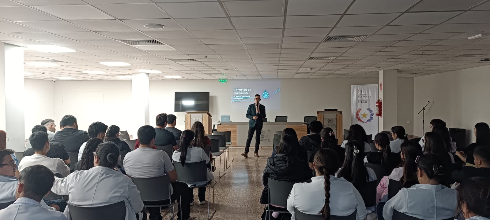 Inicio de clases de Metodología de la Investigación para Especialidades Médicas.