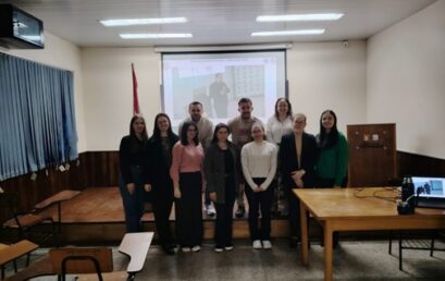 Residentes de Medicina Interna fortalecen la educación médica continua mediante actividades de extensión universitaria.