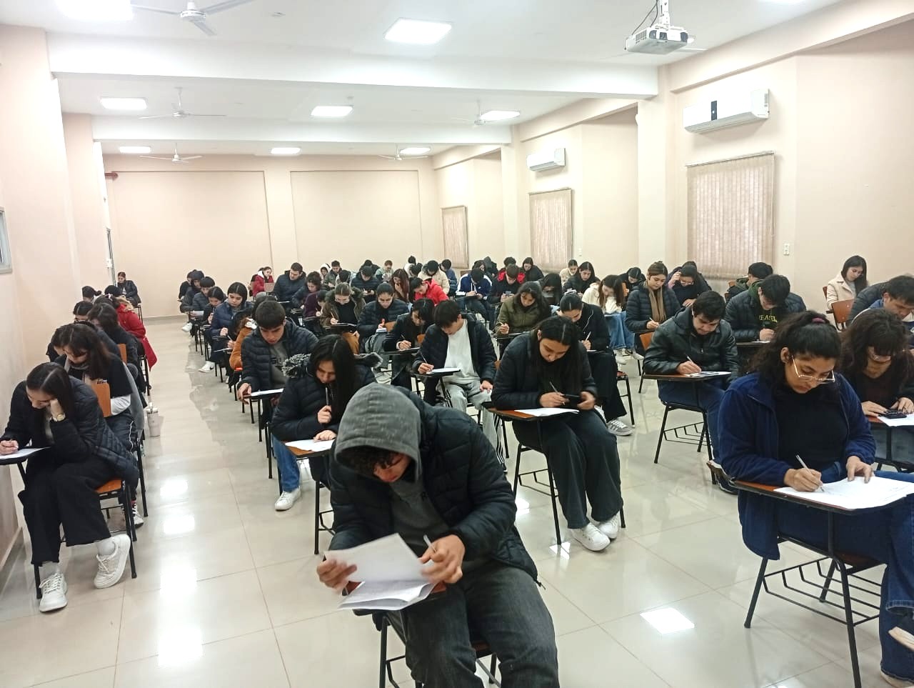 La Facultad de Medicina de la Universidad Nacional de Itapúa (UNI) llevó a cabo la Primera Prueba Formativa orientada al examen de ingreso 2026.